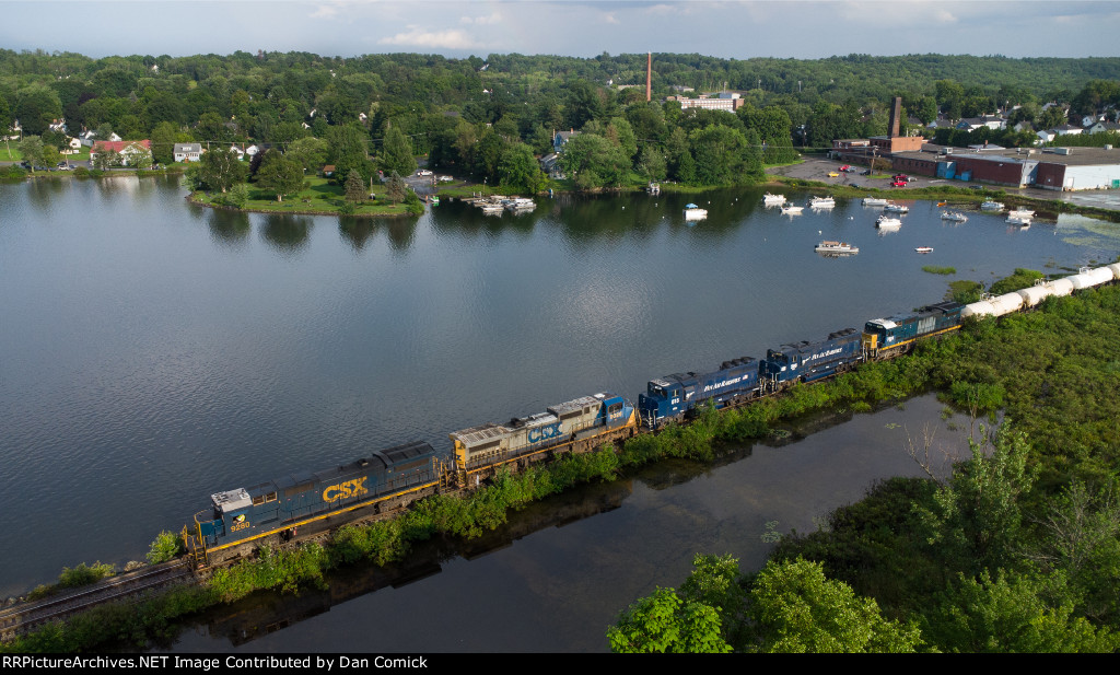 CSXT 9280 Leads L070 at Winthrop